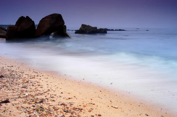 Skály Pláži — Stock fotografie