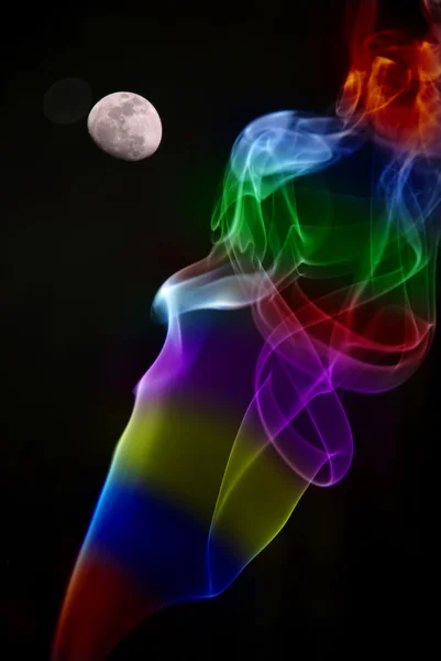 Colores 烟和月亮在天空 — 图库照片