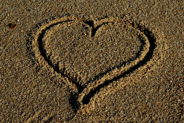 Χέρι Συντάσσονται Καρδιά Όσον Αφορά Τις Λεπτομέρειες Της Άμμου — Φωτογραφία Αρχείου