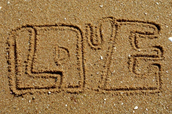 Miłość Mokrym Piasku Plaży — Zdjęcie stockowe