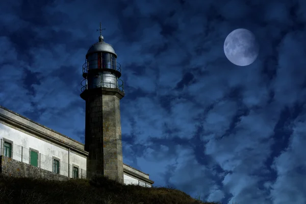 旧灯塔在西班牙海岸 — 图库照片