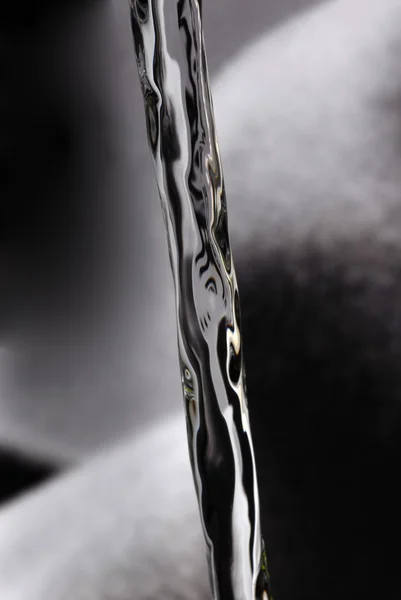 Abstrakte Wasserfluss Detail Auf Grauem Hintergrund — Stockfoto
