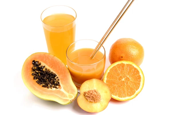 オレンジ カットとオレンジ ジュースのガラス — ストック写真