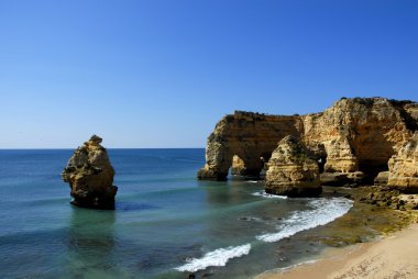 Güney Portekiz algarve adlı küçük plaj