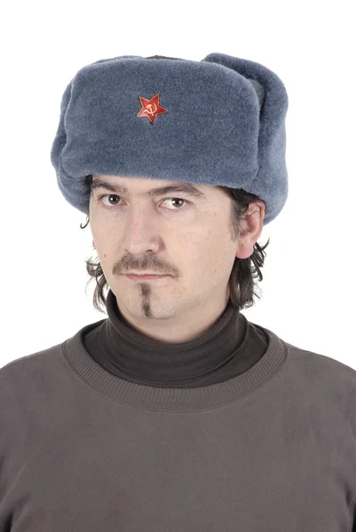 Rus Bir Şapka Ile Genç Casual Adam Portresi — Stok fotoğraf