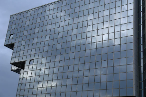 Modernes Bürogebäude Und Blauer Himmel — Stockfoto