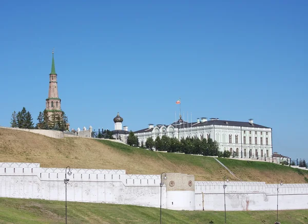 Beautiful landscape with a kind on Kremlin — Stock Photo, Image