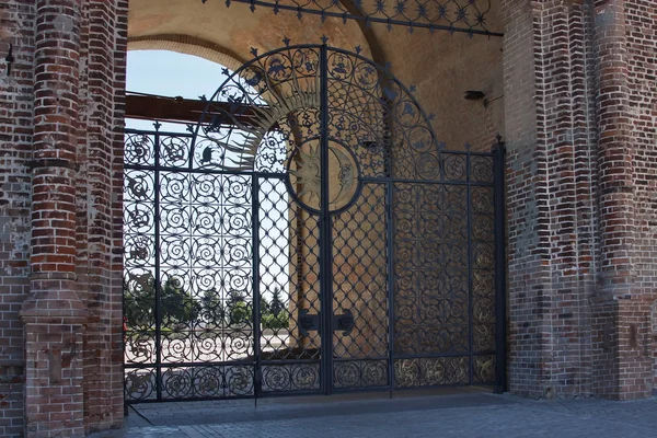 Porte décorative dans un temple de la ville Kasan — Photo