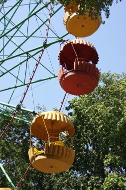 Tekerlekli şehir volgodonsk bir parkta inceleme