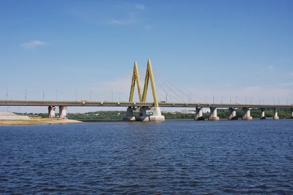 Ponte do outro lado do rio, cidade Kazan — Fotografia de Stock