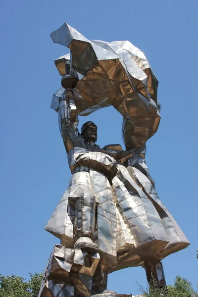 Şehir volgodonsk bir parkta heykel — Stok fotoğraf