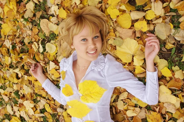 Charming Young Woman Lies Yellow Leaves Autumn Park — Stock Photo, Image