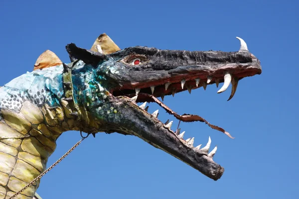 Skulptur Des Drachen Auf Blauem Himmel — Stockfoto