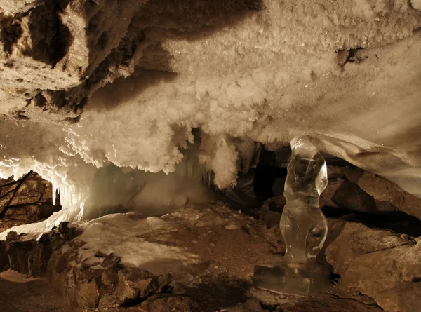 Grotte glacée, bord de Perm — Photo