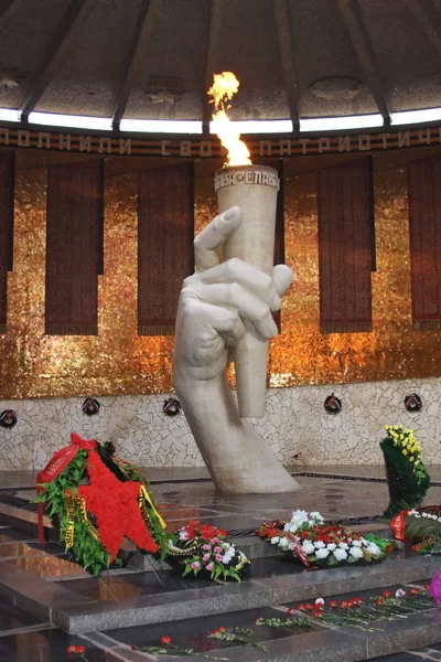 Věčný oheň, pohřební mohyly, město volgograd — Stock fotografie