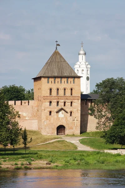 Torre del Kremlin, la ciudad de Veliky Novgorod — Foto de Stock