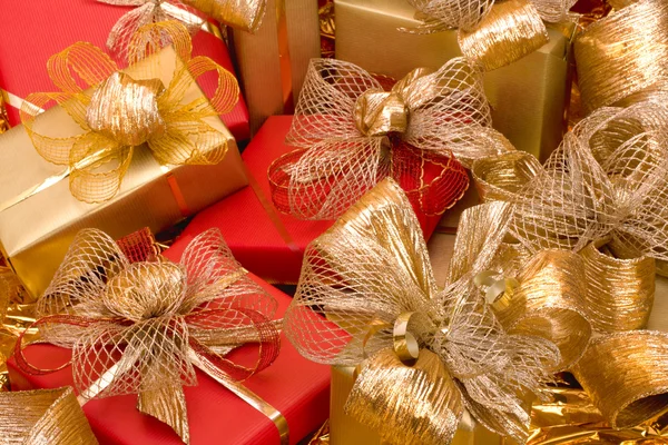 Christmas background. Shiny gifts. — Stock Photo, Image