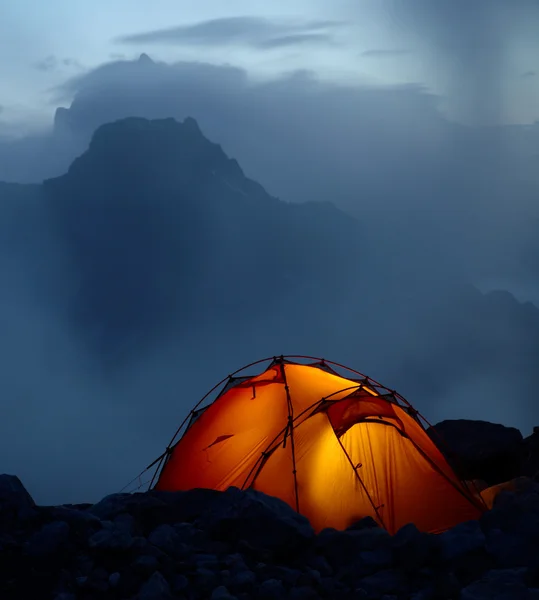 Crépuscule Dans Les Montagnes Tente Éclairage Orange — Photo