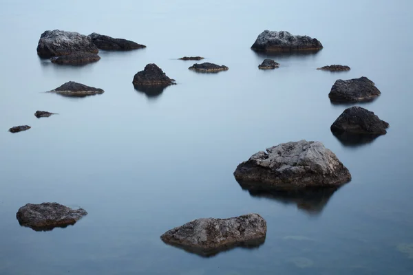 Sten i havet - Stock-foto