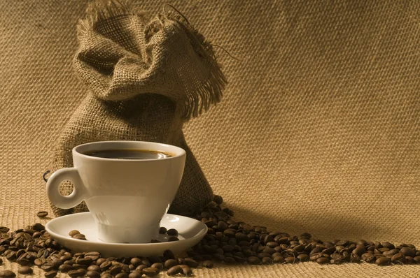 Кофе с бобами — стоковое фото