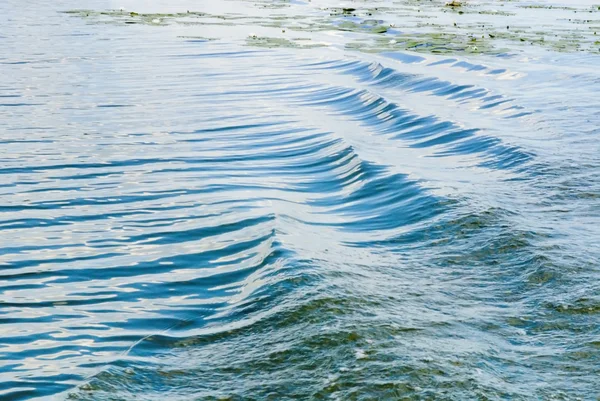 Bela natureza rio fluxo fundo — Fotografia de Stock