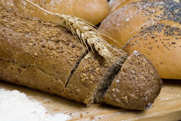 Cutted bread and wheat. — Stock Photo, Image