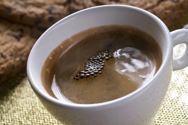 Copa de café y galletas de chocolate —  Fotos de Stock