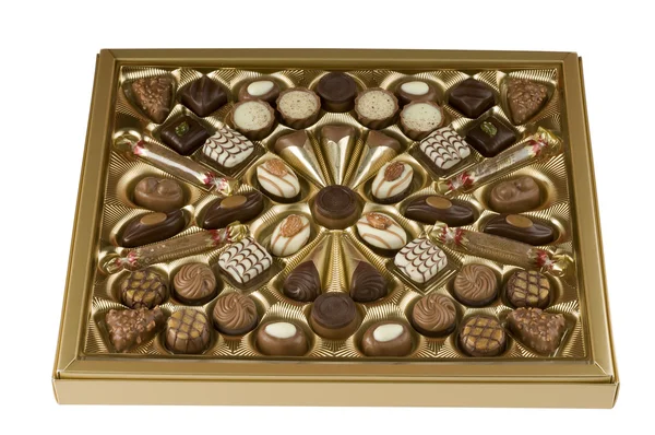 Caja de dulces de chocolate sobre blanco con camino de recorte . — Foto de Stock