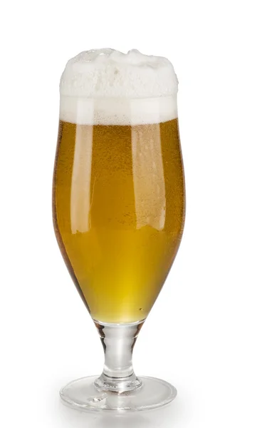 Alcol Vetro Birra Leggera Con Schiuma Bolle Isolate Sfondo Bianco — Foto Stock