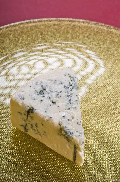 Синій сир на тарілці — стокове фото