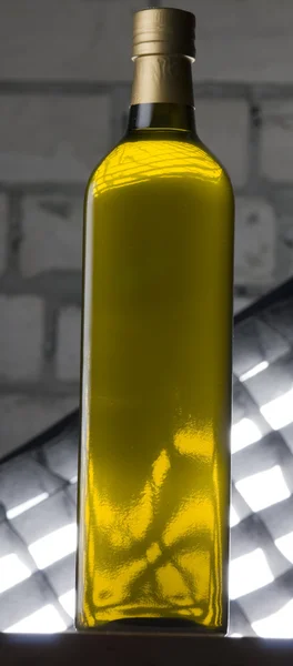 Zeytin yağı şişesi — Stok fotoğraf
