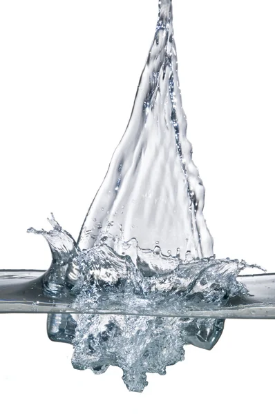 Strumień wody z splash biały — Zdjęcie stockowe