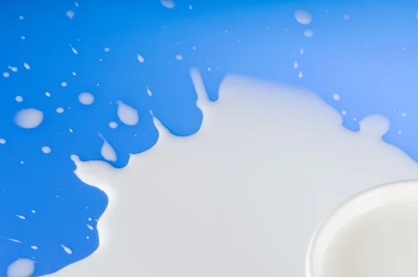 ミルク背景をこぼす — ストック写真