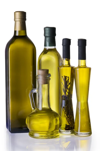 Бутылки оливкового масла — стоковое фото