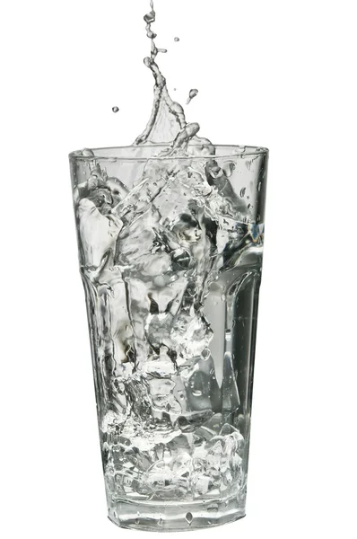 Νερό πετάγεται από ένα ποτήρι — Φωτογραφία Αρχείου