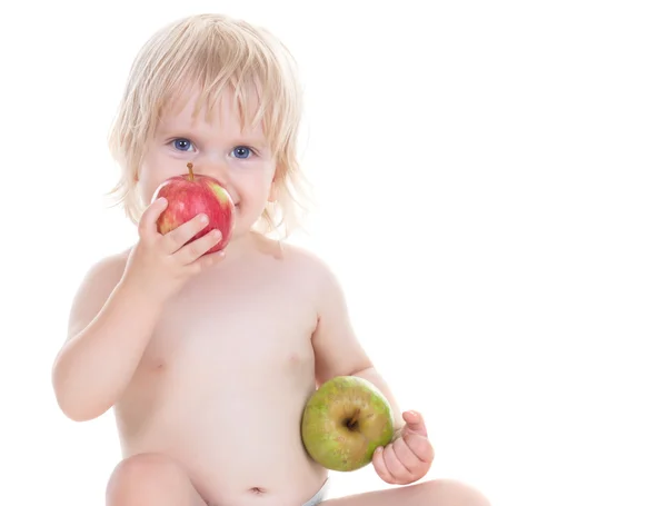 Entzückendes kleines Mädchen mit den Äpfeln isoliert auf weiß — Stockfoto