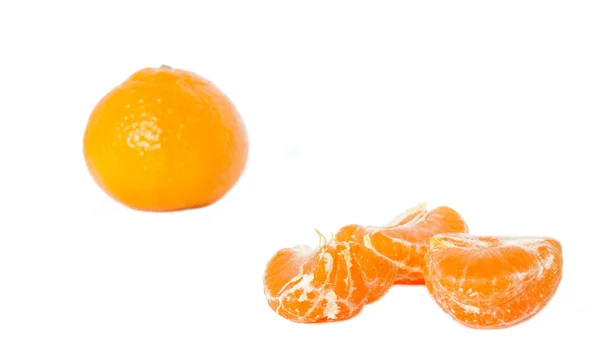 Skalade mandarin isolerad på vit — Stockfoto