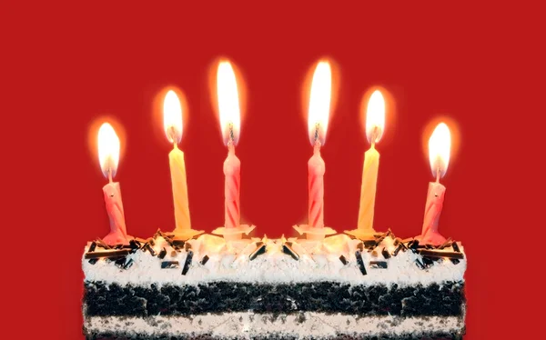 Üzerinde kırmızı parlak doğum günü mumları — Stockfoto