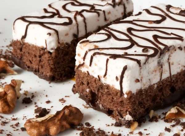Fatia de delicioso bolo de chocolate — Fotografia de Stock