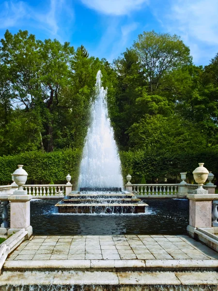 Stage fountain in the park — Stock Photo, Image