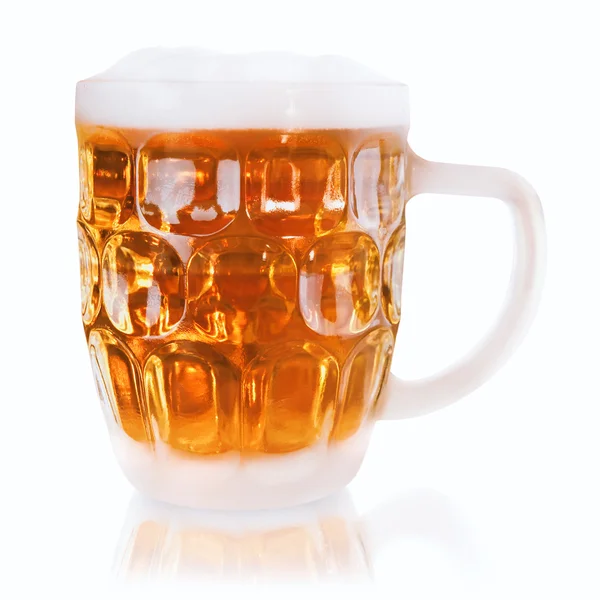 Becher Mit Frischem Bier Über Dem Weißen — Stockfoto
