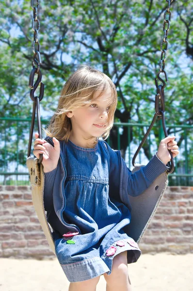 Girl swinging — Stock fotografie
