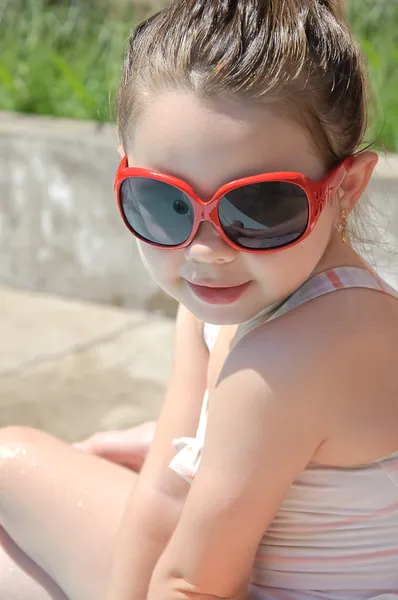 Menina com os óculos de sol — Fotografia de Stock