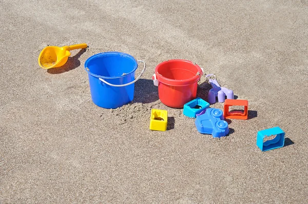 在沙滩上的玩具 — 图库照片