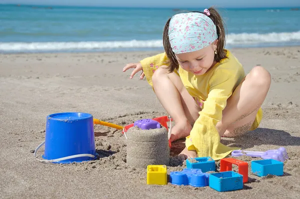 Plajda oynayan çocuk — Stok fotoğraf