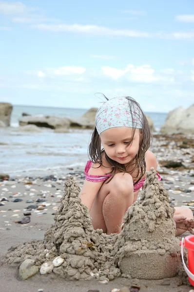 Child building sand castle — Stock Photo, Image