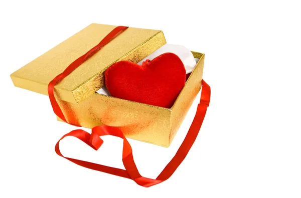Χρυσό κουτί με κόκκινη καρδιά — Φωτογραφία Αρχείου