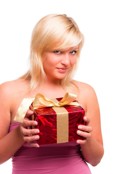 Красивая блондинка с красным подарком — стоковое фото