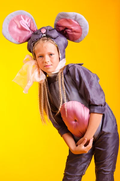 마우스의 복에 있는 어린 소녀 — 스톡 사진