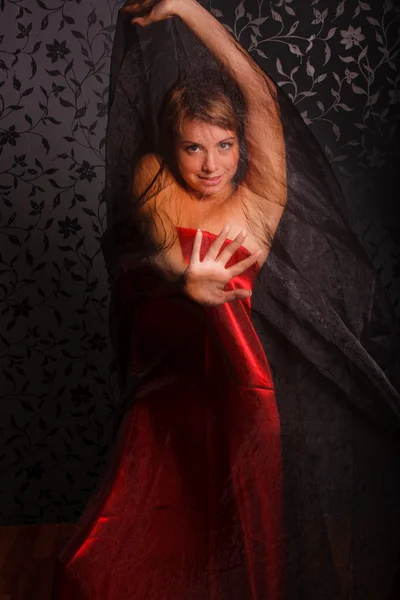 Красива Молода Жінка Червоній Сукні Тонкою Хусткою — стокове фото